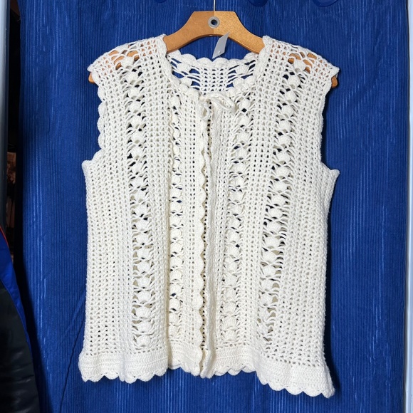 |•Handmade Crocheted Vest•| Cream One Size - Picture 2 of 13